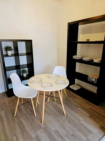 Sala de estar; chão de madeira, estilo moderno