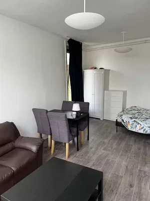 Wohnzimmer; holzboden, tageslicht