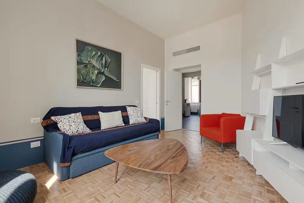 Wohnzimmer; tageslicht, holzboden, moderner stil