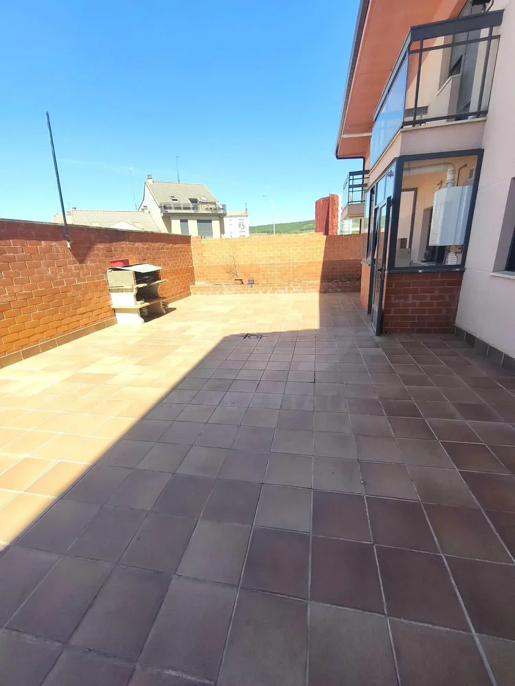 Terrasse; carrelage, lumière naturelle