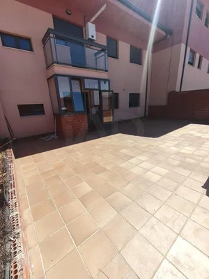 Balcon; carrelage, lumière naturelle