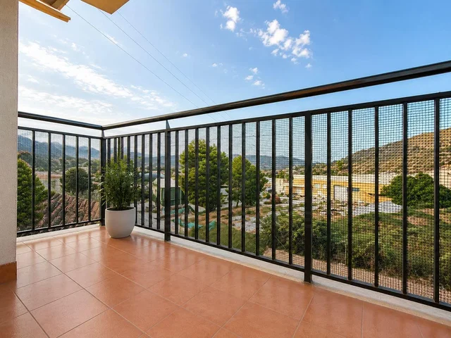 Balkon; pločice, pogled, prirodno svjetlo