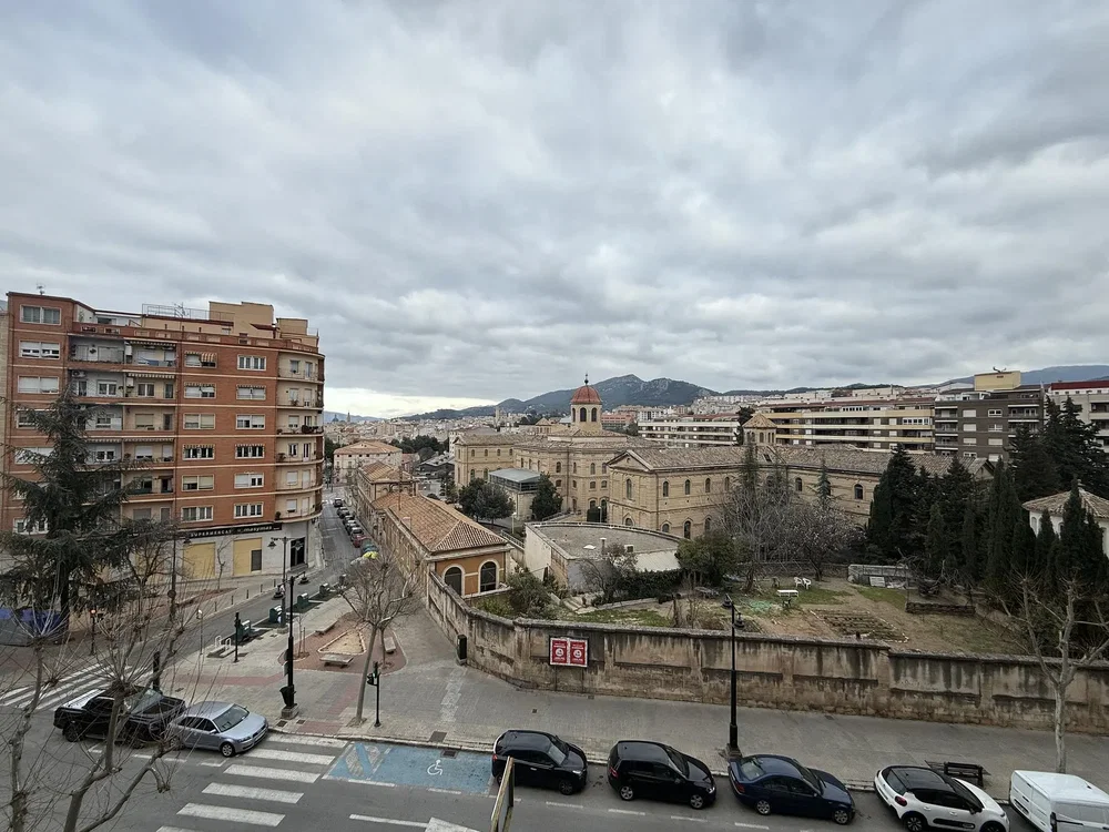 Kuća i okolina; pogled