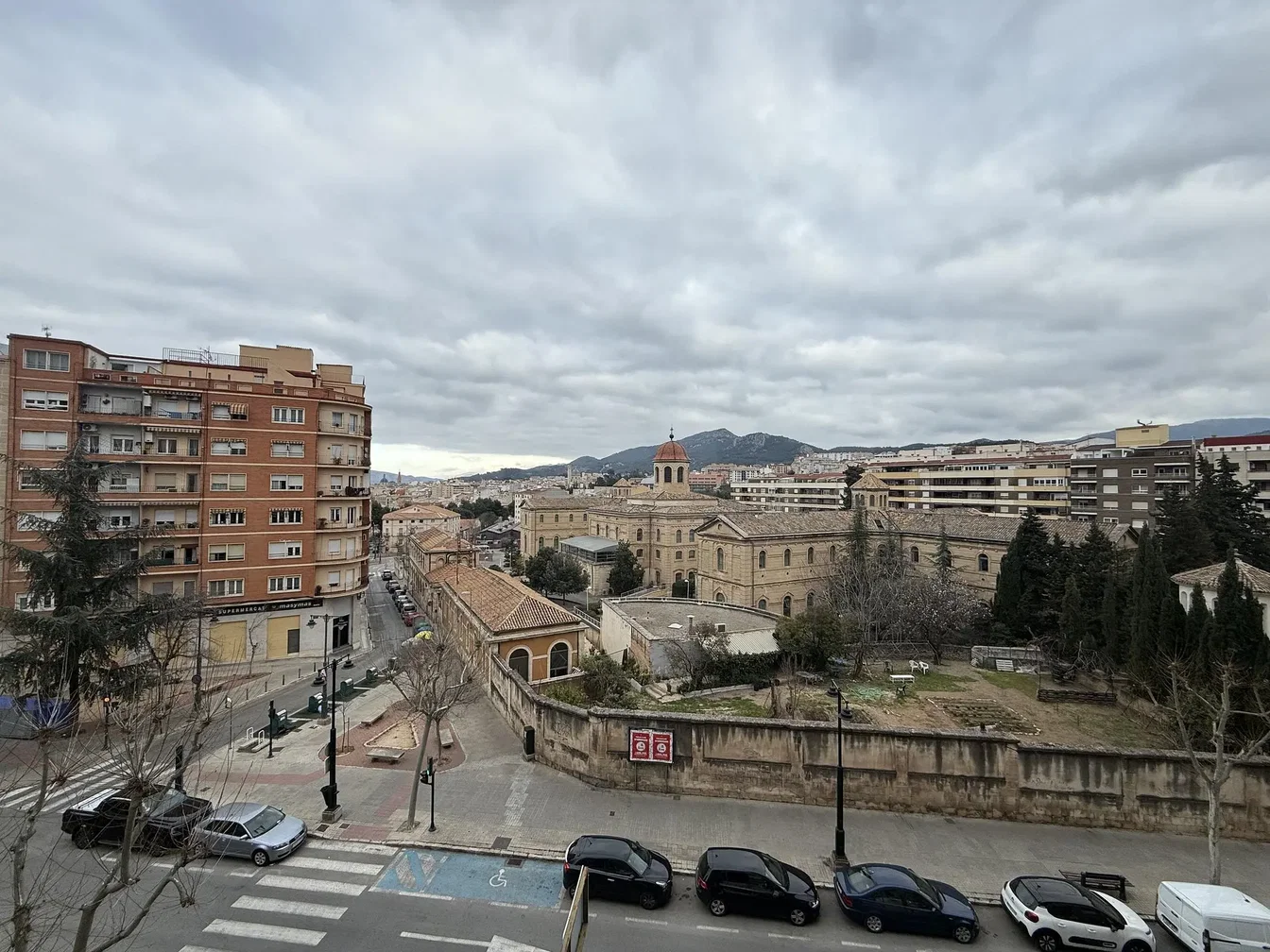Kuća i okolina; pogled