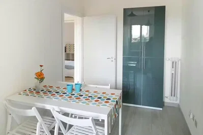 Keuken; tegelvloer, natuurlijk licht