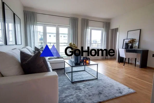 Living room; wood floor, natural light, modern style