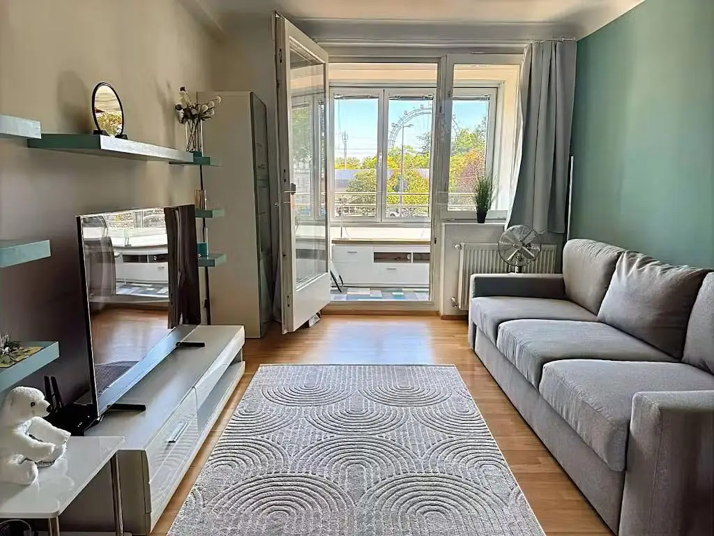 Wohnzimmer; holzboden, tageslicht, moderner stil