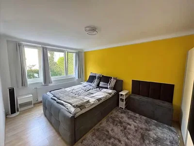 Schlafzimmer; tageslicht, holzboden