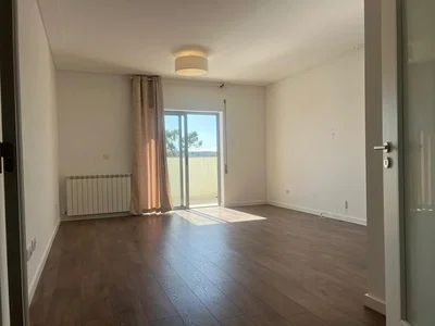 Salon; lumière naturelle, carrelage