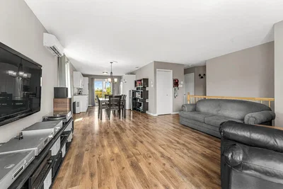 Living room; wood floor, natural light, modern style