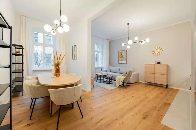 Living room; wood floor, natural light, modern style