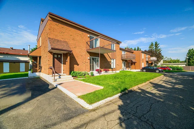 House and surroundings; view, natural light