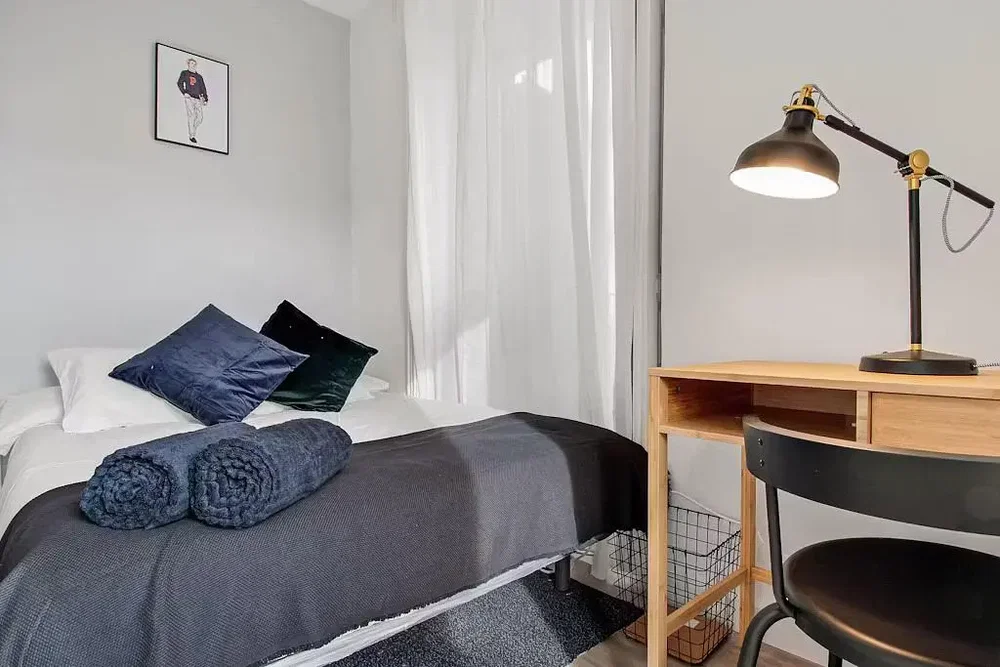 Schlafzimmer; tageslicht, moderner stil