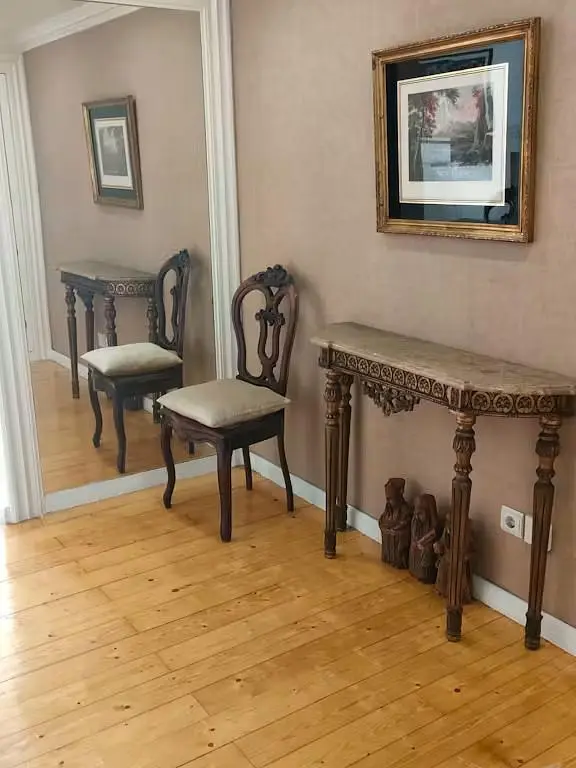 Wohnzimmer; holzboden