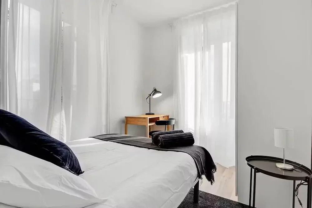 Schlafzimmer; tageslicht, moderner stil