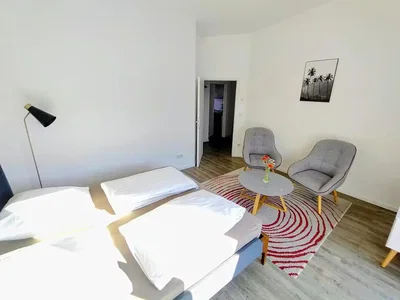 Wohnzimmer; tageslicht, fliesenboden