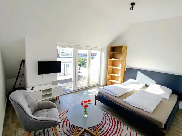 Schlafzimmer; tageslicht, holzboden