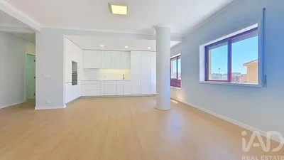 Salon; vue, lumière naturelle, parquet