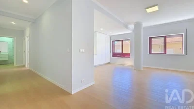 Salon; lumière naturelle, parquet, rénové
