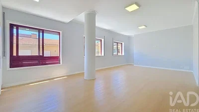 Autre; lumière naturelle, parquet