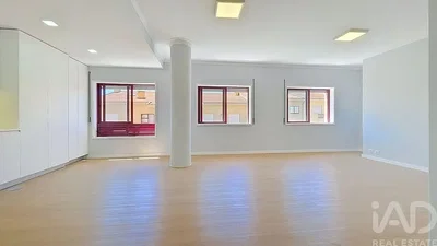 Autre; lumière naturelle, parquet