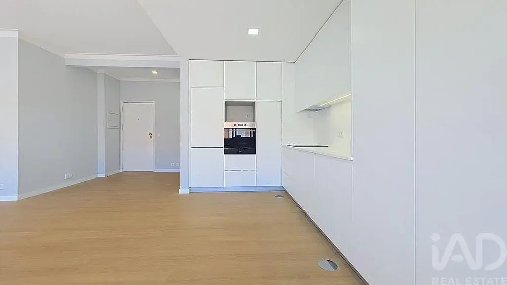 Wohnzimmer; tageslicht, holzboden, renoviert, küchengeräte