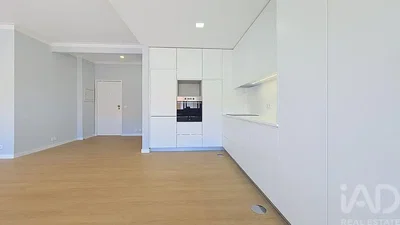 Wohnzimmer; tageslicht, holzboden, renoviert, küchengeräte