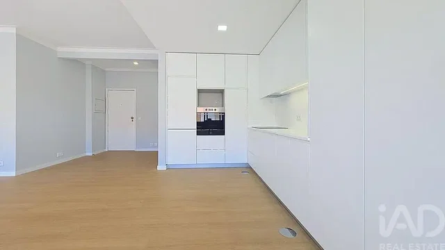 Wohnzimmer; tageslicht, holzboden, renoviert, küchengeräte