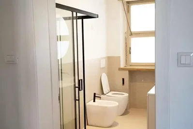 Toilette; luce naturale, ristrutturato