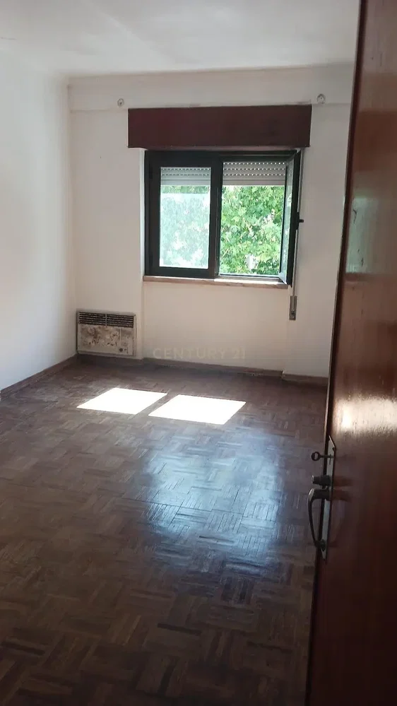 Спаваћа соба; природно светло, плочице