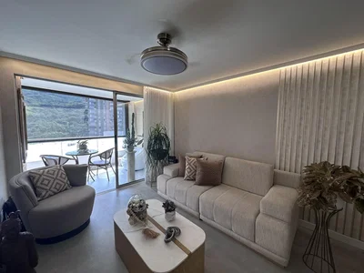 Sala de estar; luz natural, estilo moderno