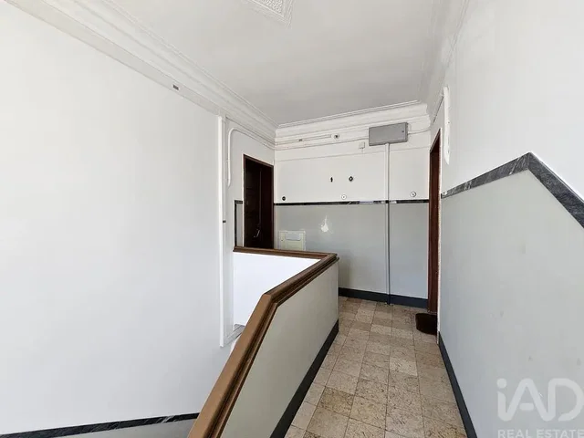 Autre; carrelage, nécessite rénovation