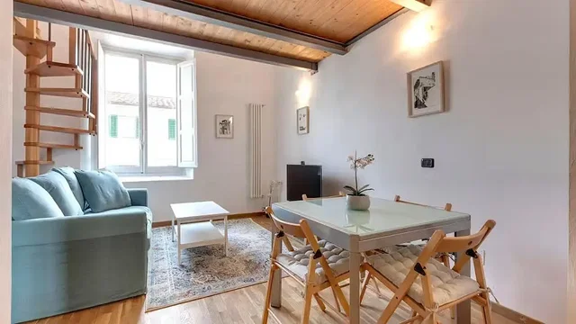 Dnevna soba; prirodno svjetlo, drveni pod, moderni stil