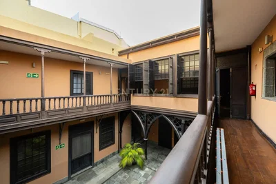 Balkon; ahşap zemin, doğal ışık