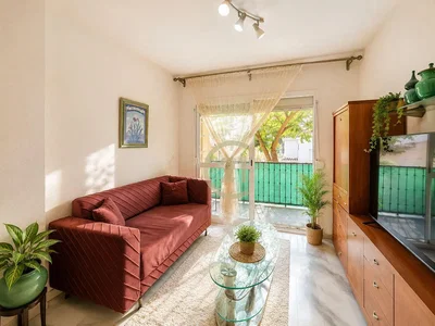 Salon; lumière naturelle, carrelage