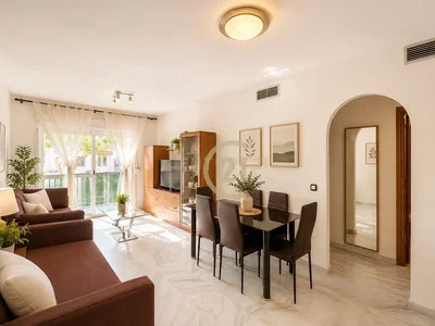 Salon; lumière naturelle, carrelage, style moderne