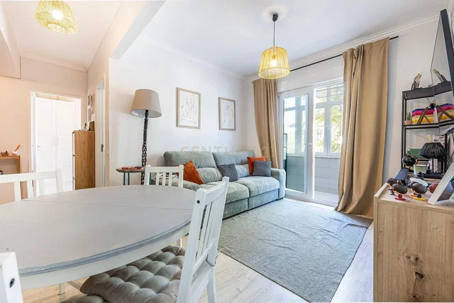 Salon; lumière naturelle, parquet