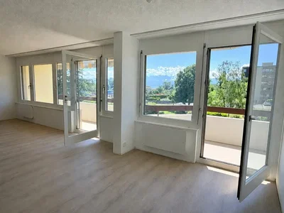Salón; vista, luz natural, suelo de madera