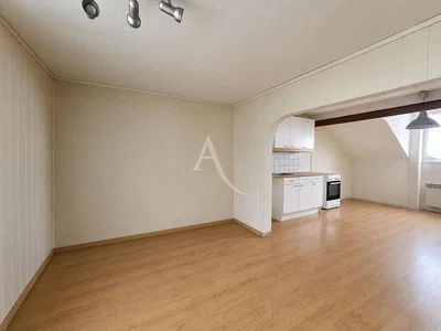 Wohnzimmer; holzboden, tageslicht, küchengeräte