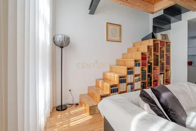 Schlafzimmer; holzboden, tageslicht