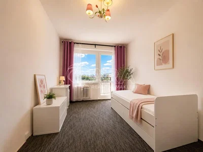 Camera da letto; luce naturale, stile moderno