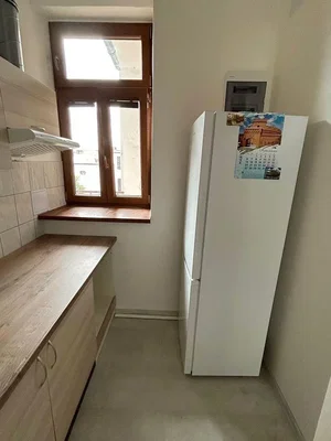 Kuhinja; kuhinjski aparati, prirodno svjetlo, pločice