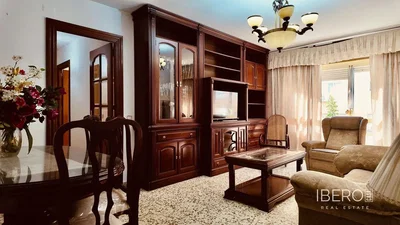 Salón; luz natural, suelo de madera