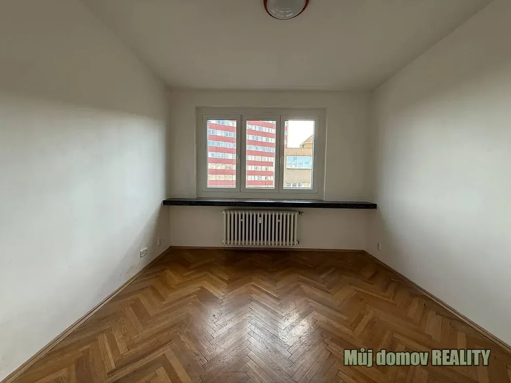 Bedroom; wood floor, natural light