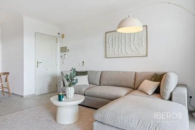 Salón; luz natural, estilo moderno