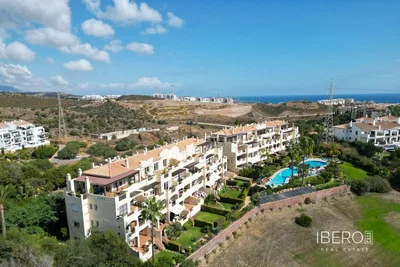 Casa y alrededores; vista, luz natural