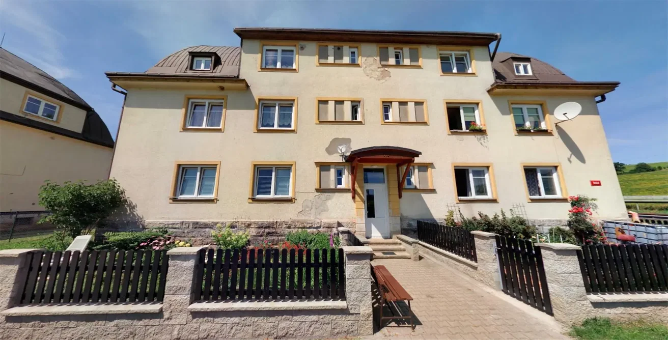 Casa y alrededores