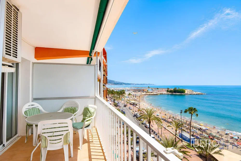 Balcony; view, natural light