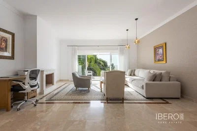 Sala de estar; vista, luz natural, estilo moderno, chão de azulejo