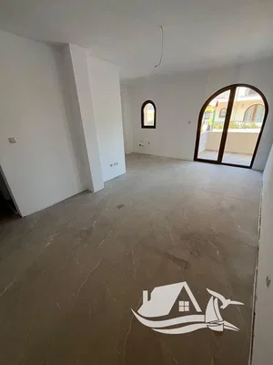 Dnevna soba; prirodno svjetlo, pločice, potrebna renovacija